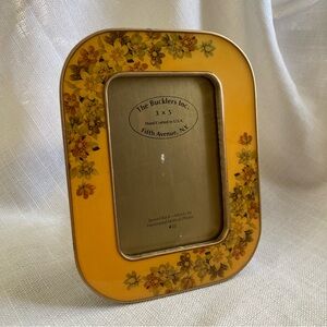 Vintage Bucklers Floral Picture Frame for displaying 3"x5" photos!